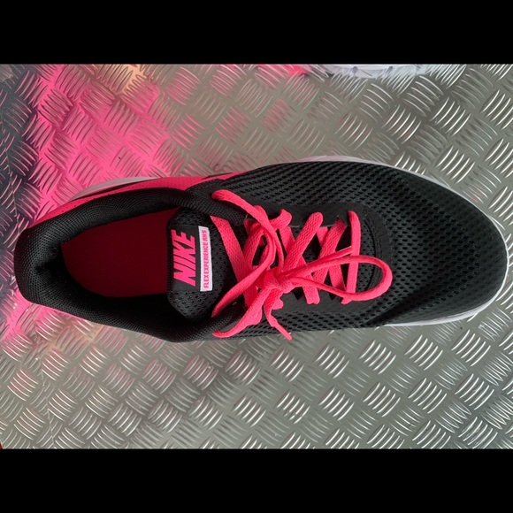 Brand New! NIKE Flex Experience 5 youth running shoe! - Picture 6 of 8